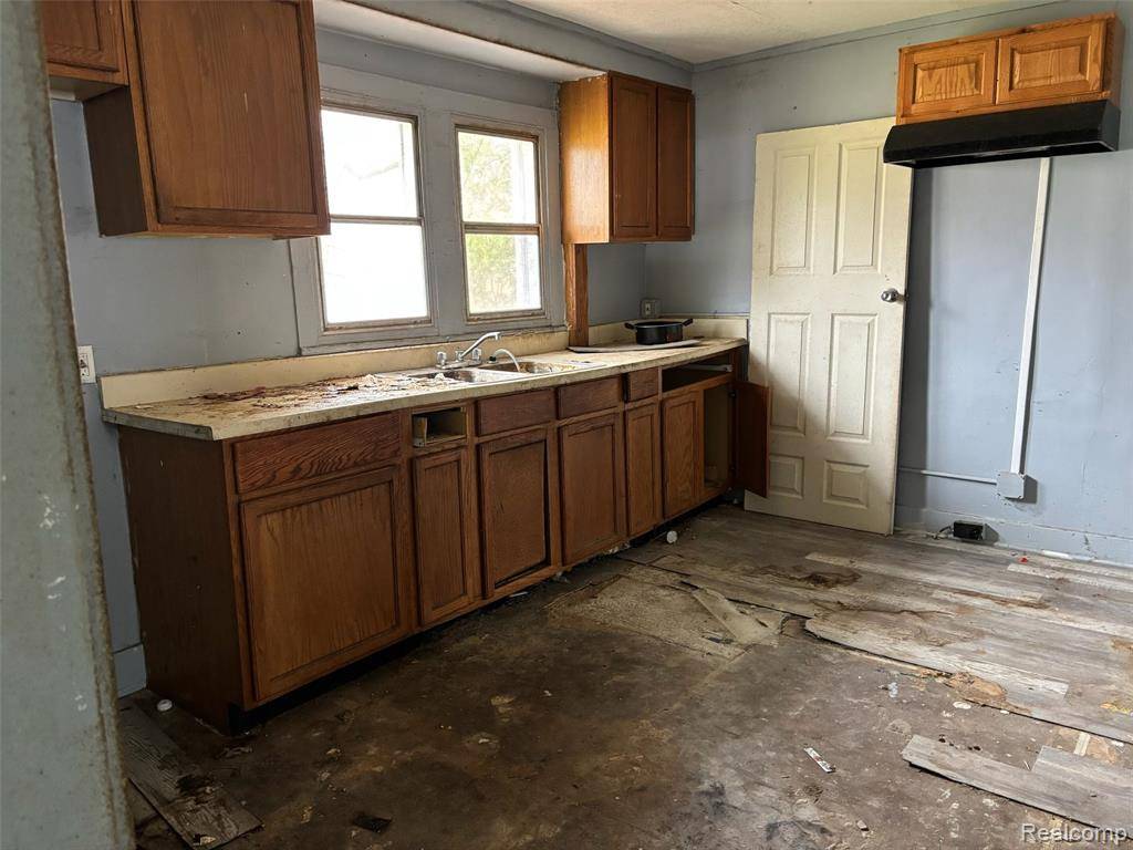 Pontiac, MI 48341 2225,50 Gillespie Avenue