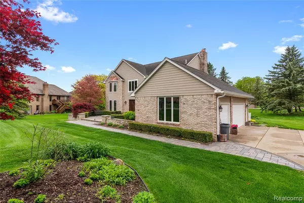 Rochester, MI 48306 4630,295 Oakbridge Drive