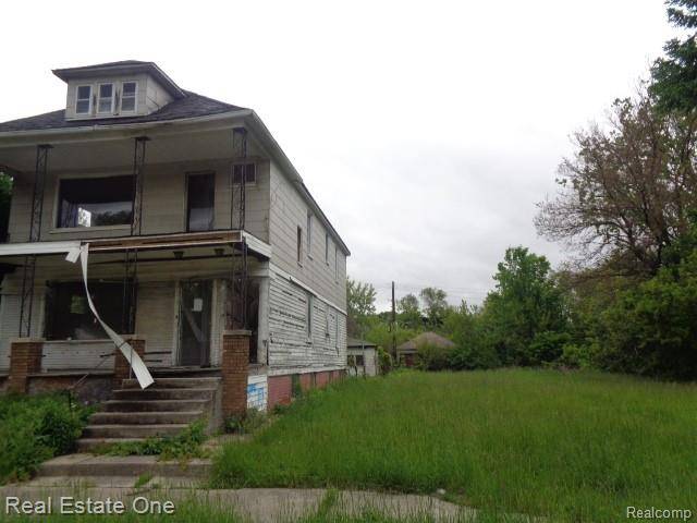 Detroit, MI 48213 1070,8167 Woodlawn Street