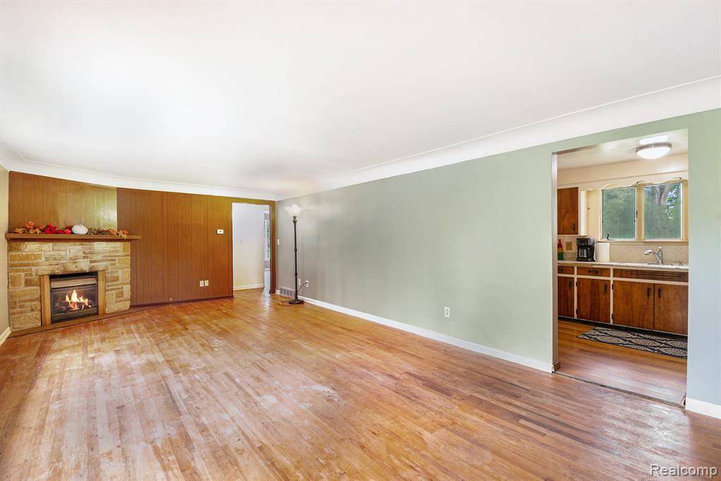 Burton, MI 48509 1646,6151 Woodmoor Drive