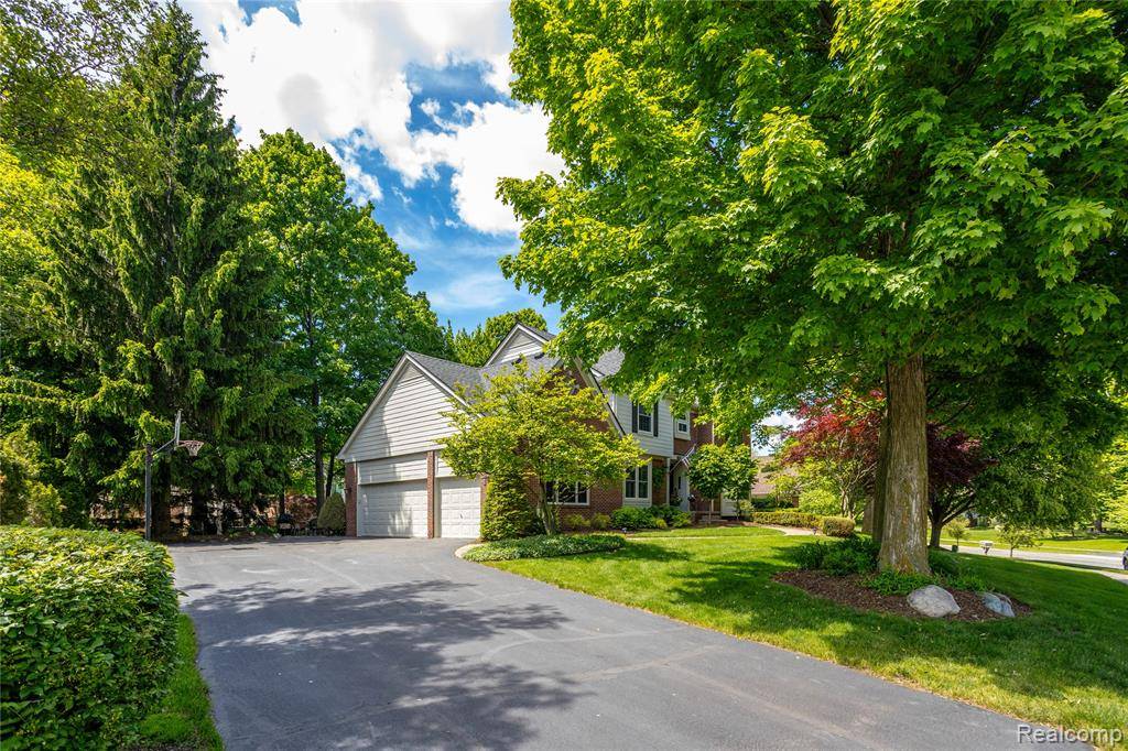 Northville, MI 48167 3924,19531 Windridge Drive