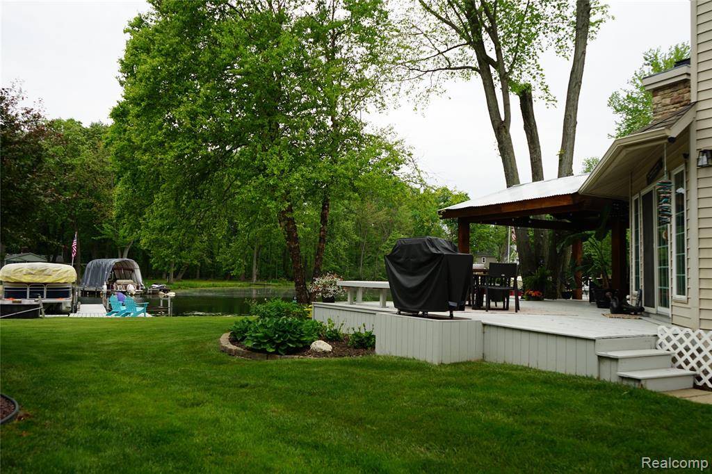 Whitmore Lake, MI 48189 9161,4106 Shoreview Lane