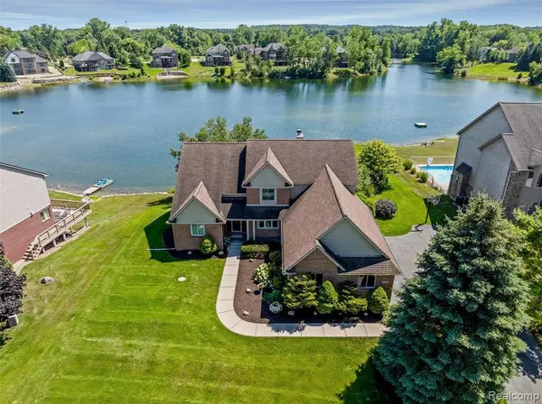 4470 COASTAL Parkway, White Lake, MI 48386 1105