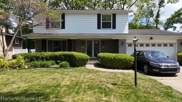 29430 MARIMOOR Drive, Southfield, MI 48076 5237