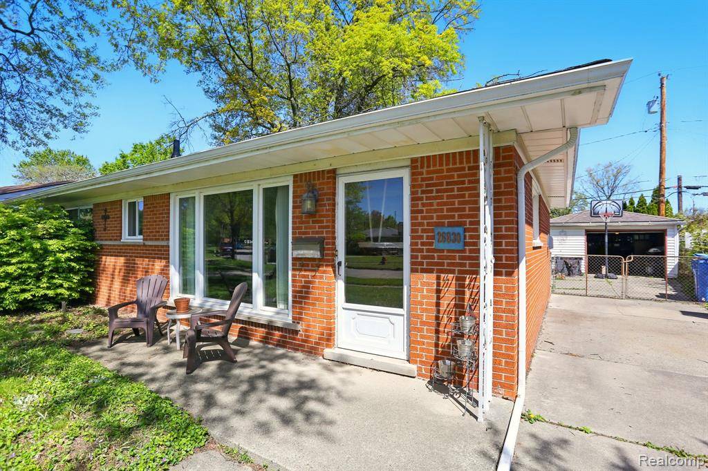 Dearborn Heights, MI 48127 1011,26830 CONSTANCE Street