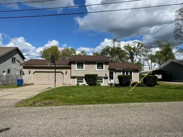 310 N Winding Drive,  Waterford,  MI 48328 3073