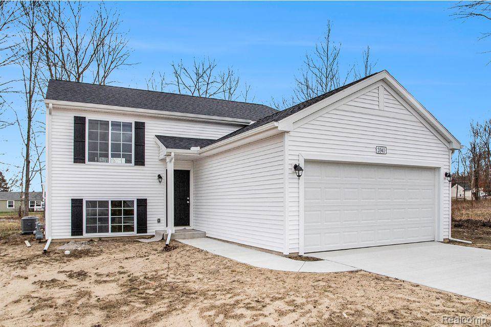 8219 Moonlight Creek Lane, Fowlerville, MI 48836