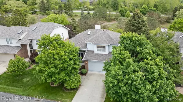 Rochester, MI 48306 1499,3099 SILVERBROOK Drive