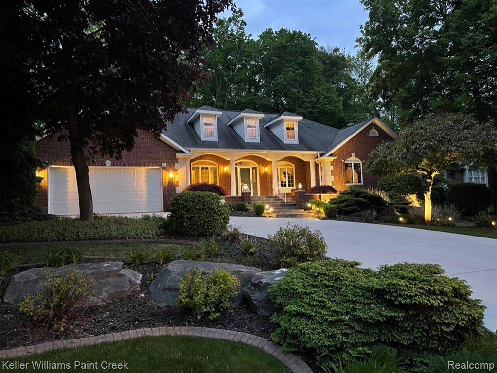 8241 FOUNTAIN VIEW Drive, Flushing, MI 48433 3000