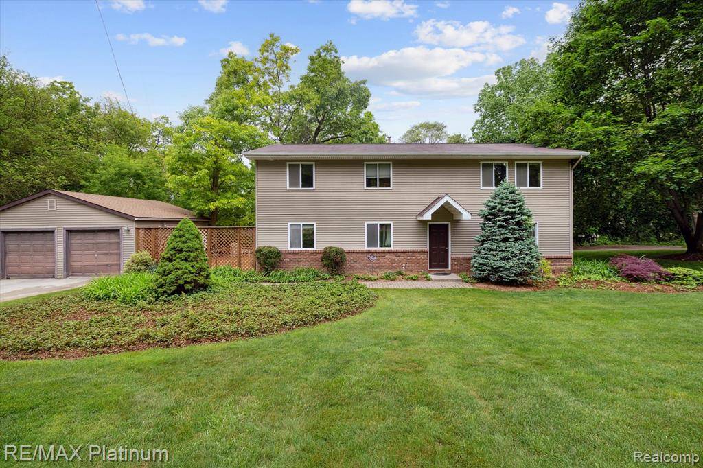 11520 WEIMAN Drive, Pinckney, MI 48169 8016