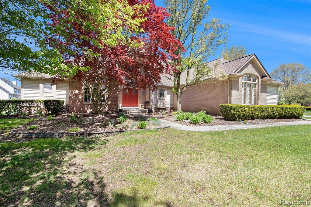 5200 BRIDGE Trail, Commerce Twp, MI 48382 4837