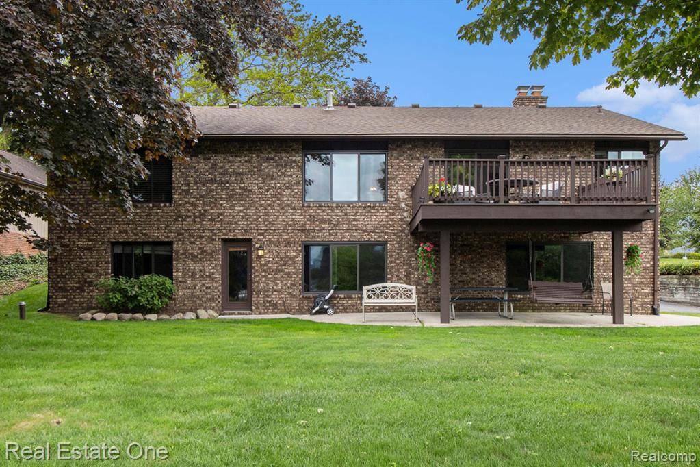 Commerce Twp, MI 48382 1425,4976 LEDGEWOOD Drive