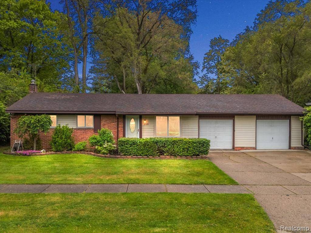 2920 PINTO Drive, Commerce Twp, MI 48382 3458