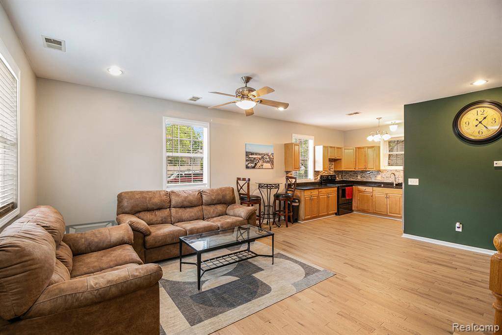 Fenton, MI 48430 9094,6532 Bennett Lake Road