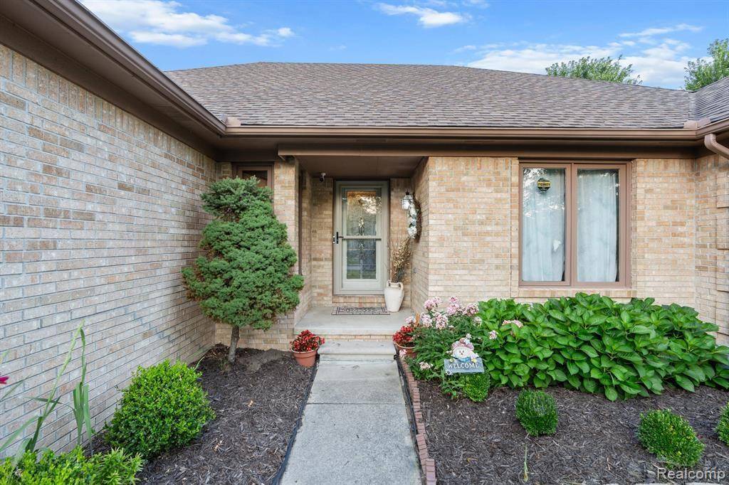 Macomb, MI 48042 2323,54774 Ashley Lauren Drive