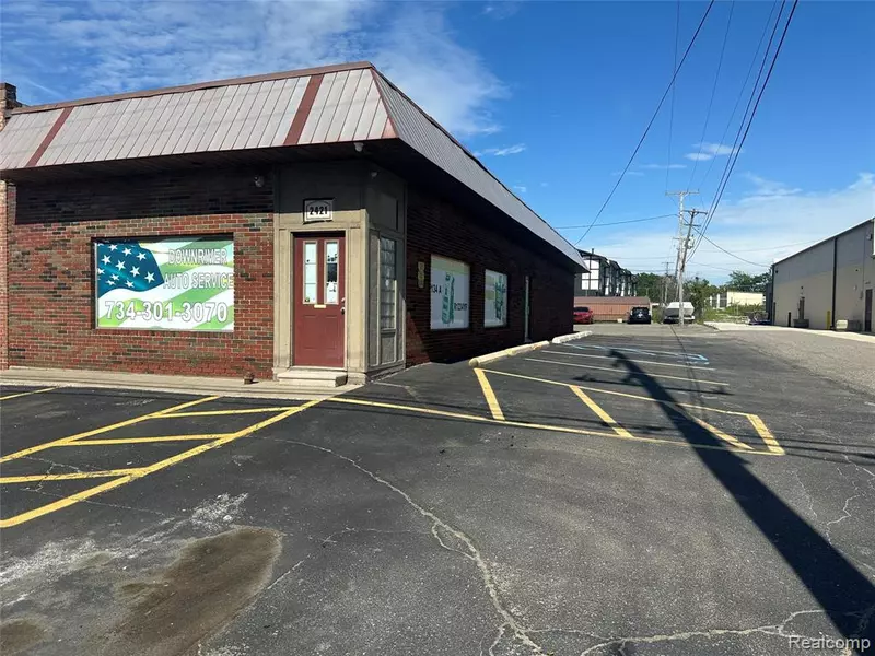 2421 Fort Street, Trenton, MI 48183 2697