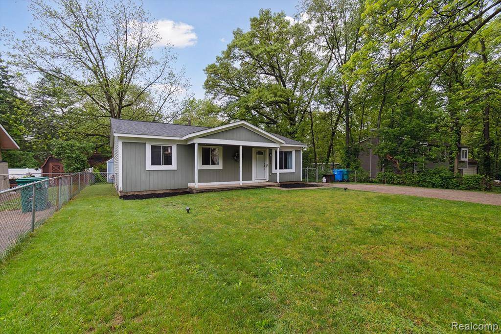 Commerce Twp, MI 48382 3525,2600 EDGEMERE Street
