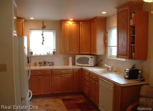 Westland, MI 48185 1769,8308 Donna Street