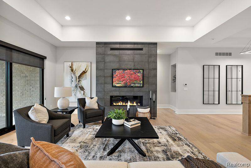 Novi, MI 48374 1916,49315 VILLA Court