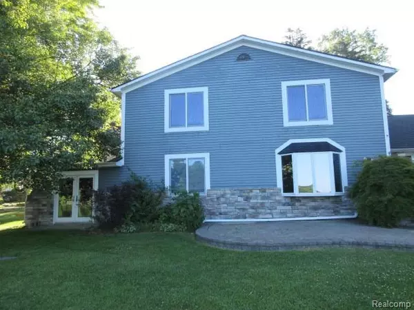 Clarkston, MI 48348 3832,4870 LAKEVIEW Boulevard