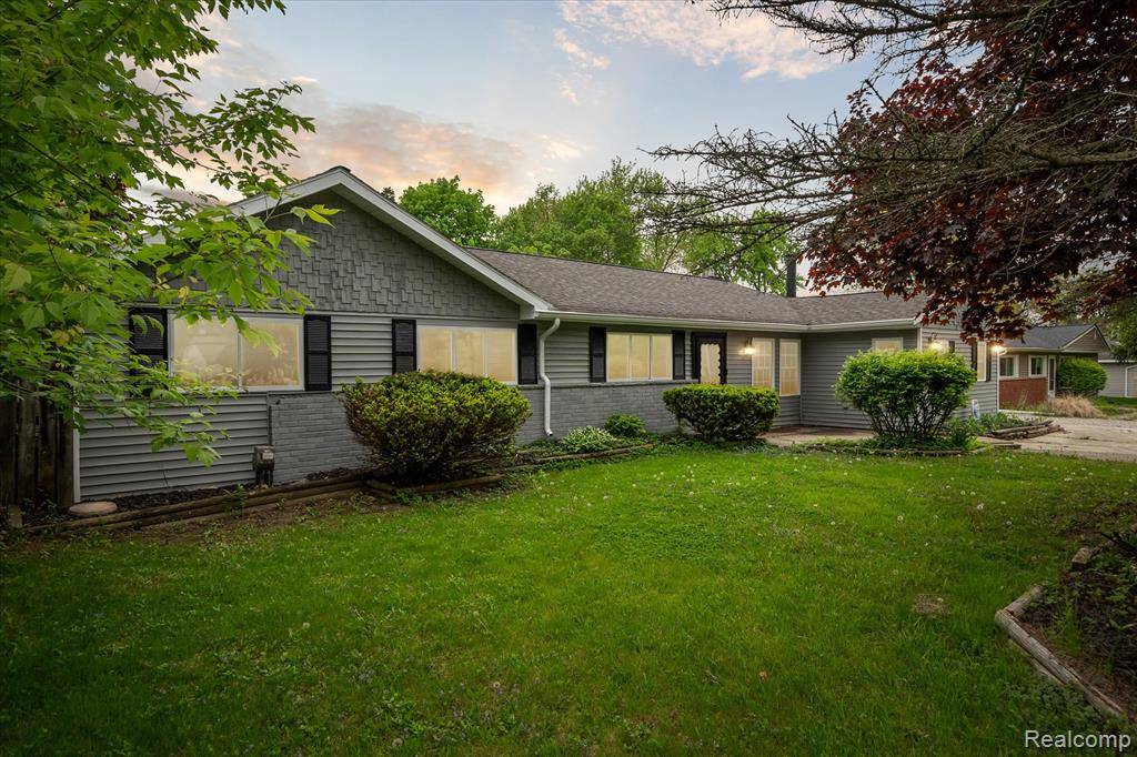 1932 Henbert Road, West Bloomfield, MI 48324 1036