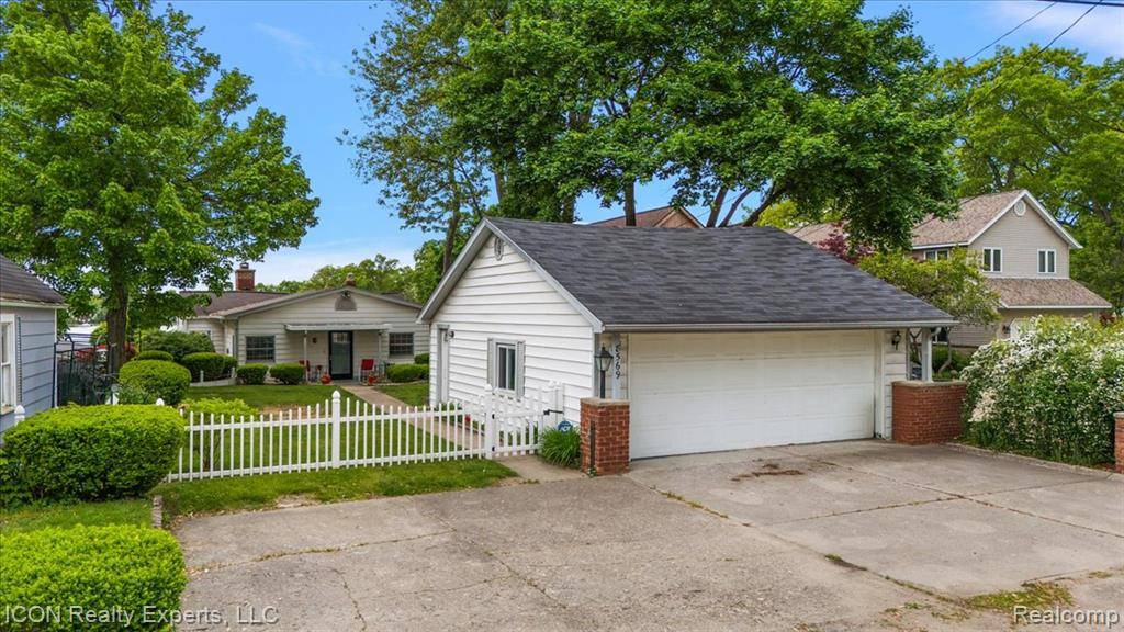 White Lake, MI 48386 4318,8569 COOLEY BEACH Drive