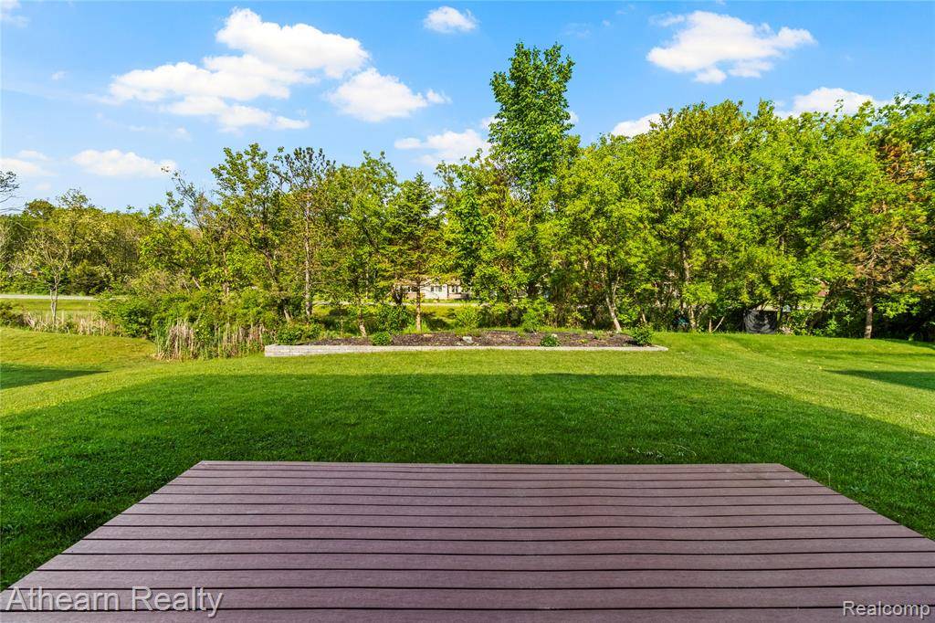 Holly, MI 48442 1585,305 Beaver Run