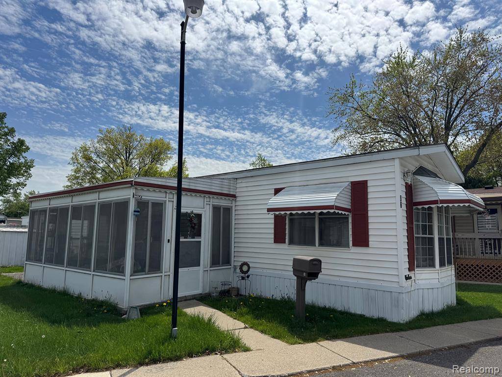 32 3rd Street, Dearborn Heights, MI 48127 4620