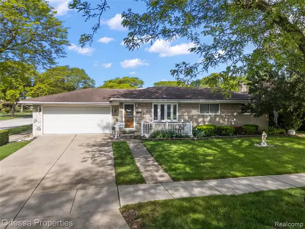 Warren, MI 48092 1022,32247 Oakview Drive