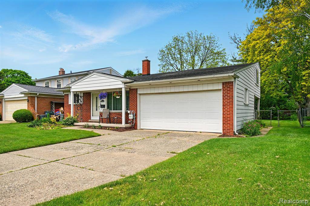 Plymouth, MI 48170 2693,14846 Lakewood Drive
