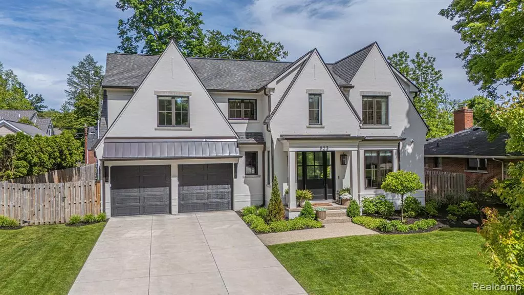 923 S Glenhurst Drive, Birmingham, MI 48009 2931