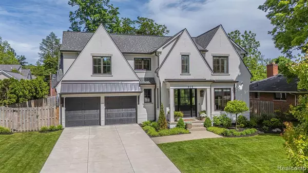 Birmingham, MI 48009 2931,923 S Glenhurst Drive