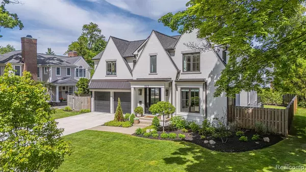 Birmingham, MI 48009 2931,923 S Glenhurst Drive