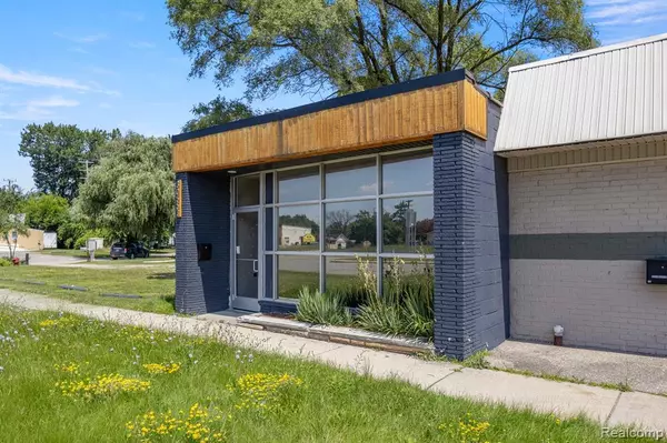 Farmington Hills, MI 48336 4313,30552 GRAND RIVER Avenue