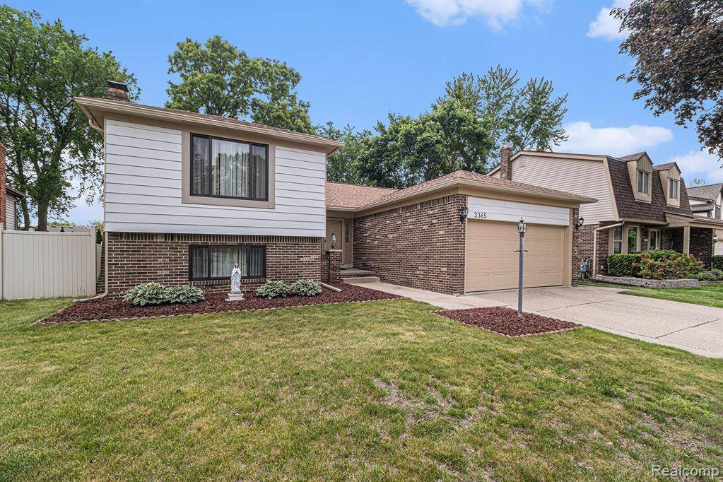 Sterling Heights, MI 48310 2966,3365 Gloucester Drive