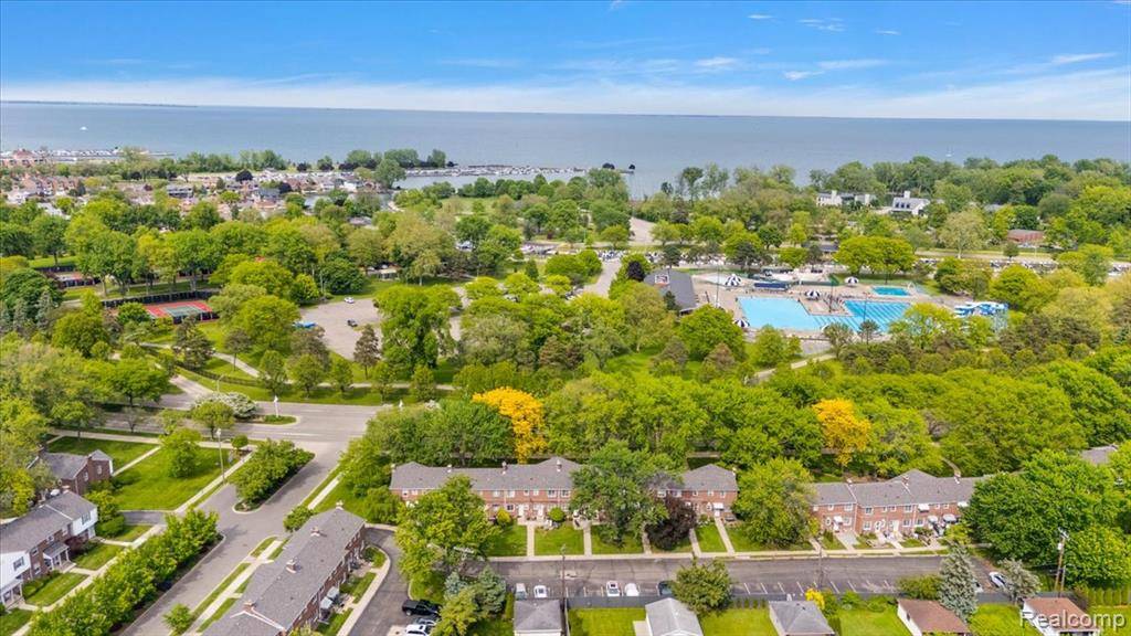 Saint Clair Shores, MI 48080 2580,22865 Lakeshore Drive
