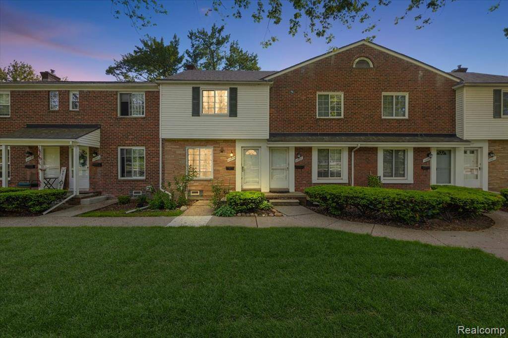 22865 Lakeshore Drive,  Saint Clair Shores,  MI 48080 2580