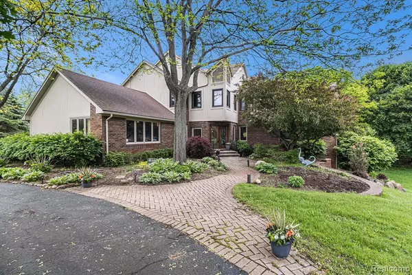 1080 Meadow Crest Drive, Clarkston, MI 48348 5203