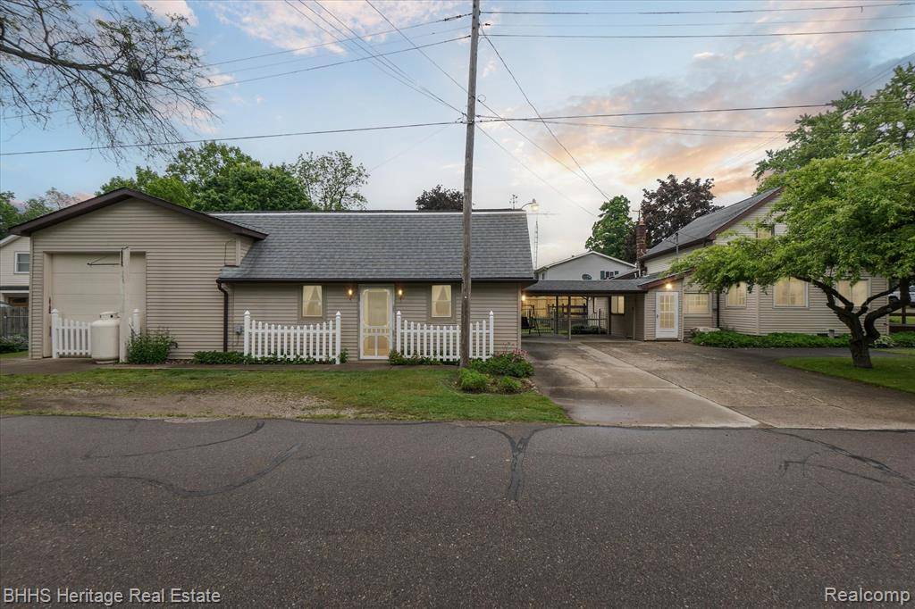 301 N Church Street, Byron, MI 48418 9128
