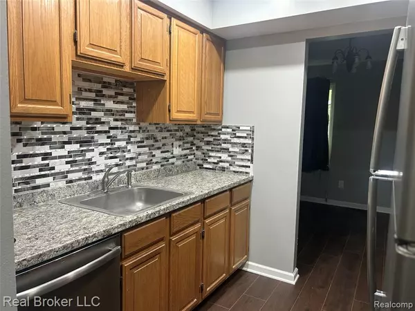 Bloomfield Hills, MI 48304 1306,754 E Fox Hills Drive