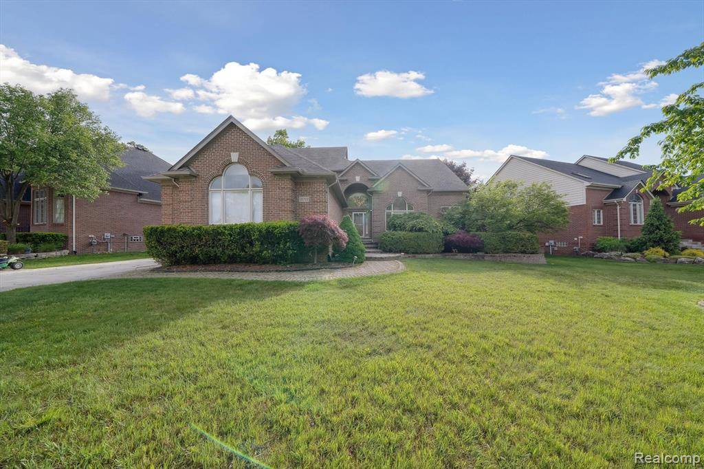 55712 LANCEWOOD Drive, Shelby Twp, MI 48316 5808
