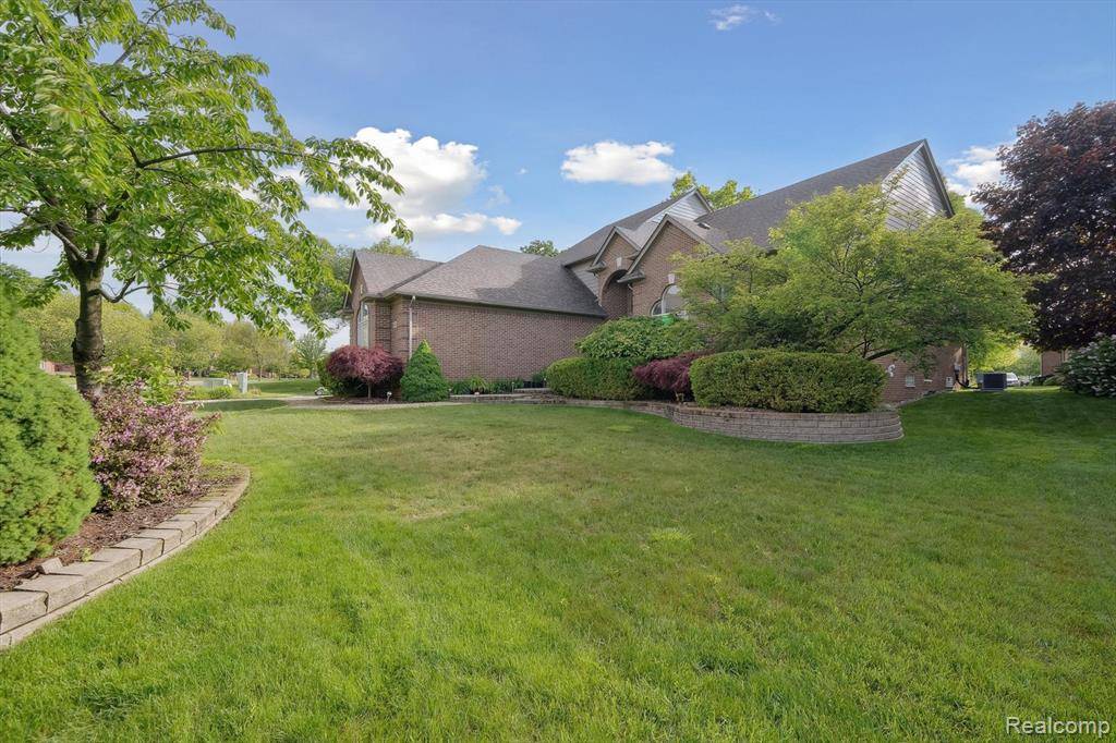 Shelby Twp, MI 48316 5808,55712 LANCEWOOD Drive
