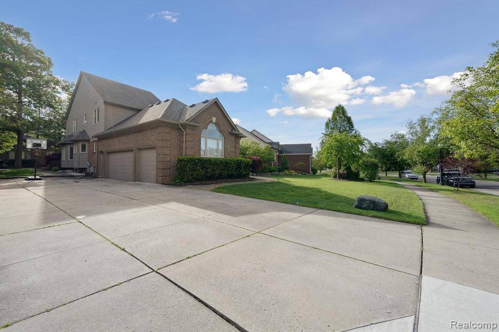 Shelby Twp, MI 48316 5808,55712 LANCEWOOD Drive
