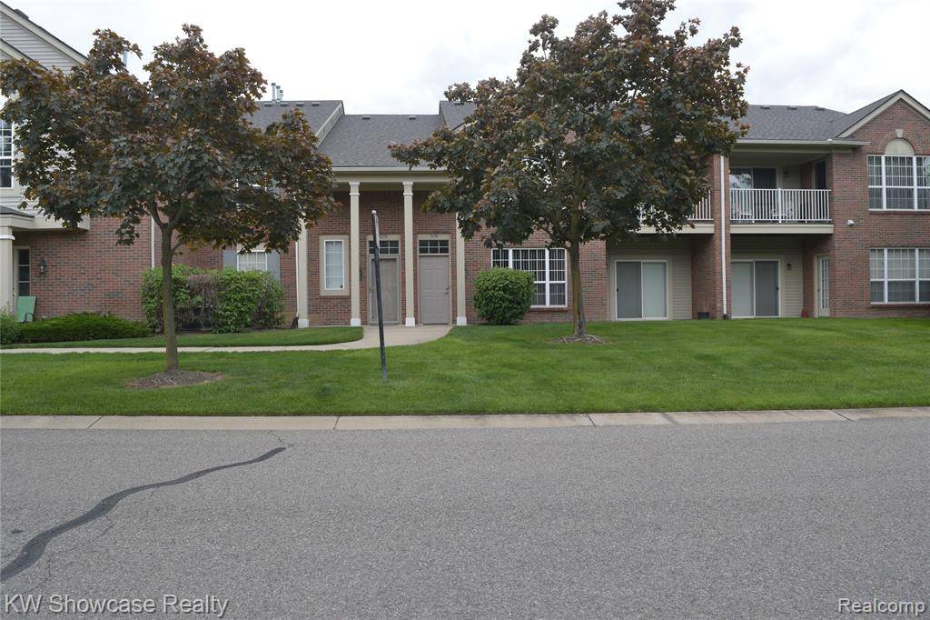 8208 Chesapeake Circle, Troy, MI 48390 5903