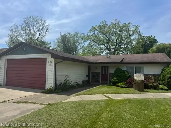 735 N Court Street,  Lapeer,  MI 48446 2124