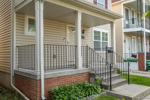 Hamtramck, MI 48212 3558,9345 Mitchell Street