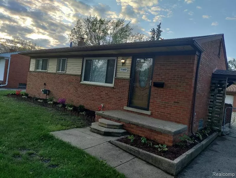 11657 ENGLEMAN Road, Warren, MI 48089 1227