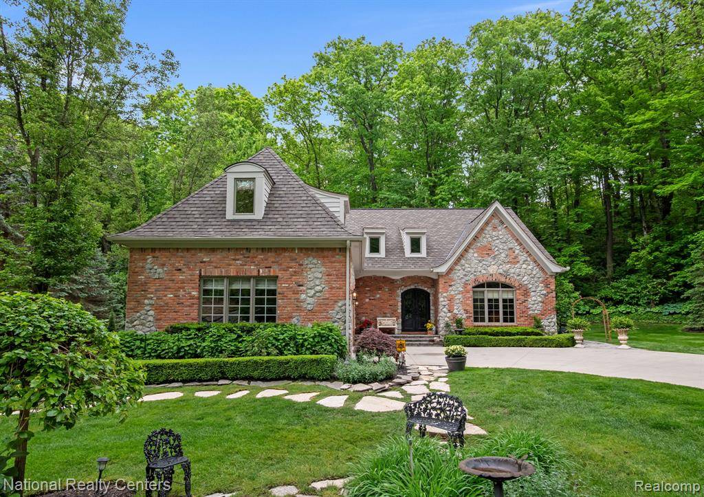 6654 COLLEGE Park, Clarkston, MI 48346 1065