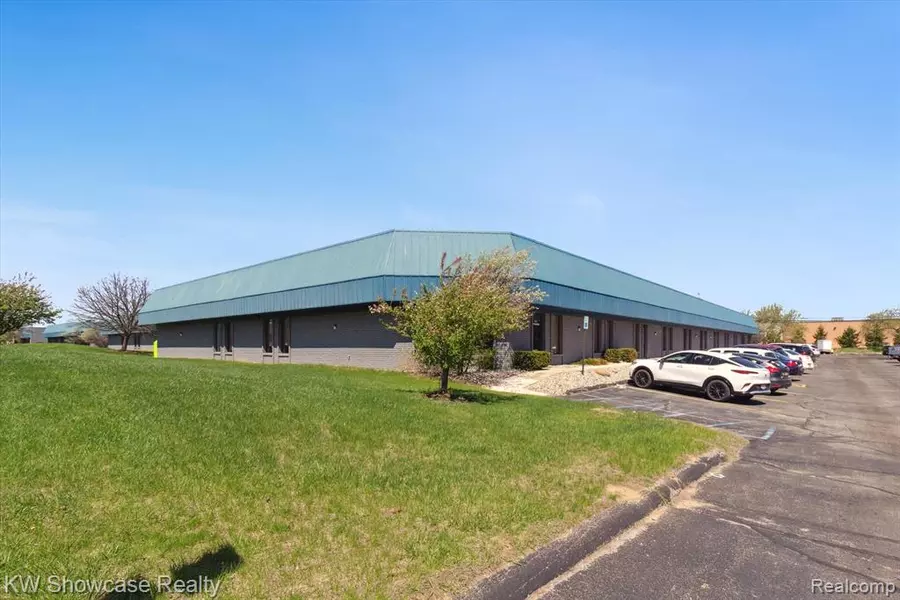 1836 STAR BATT Drive, Rochester Hills, MI 48309 3709