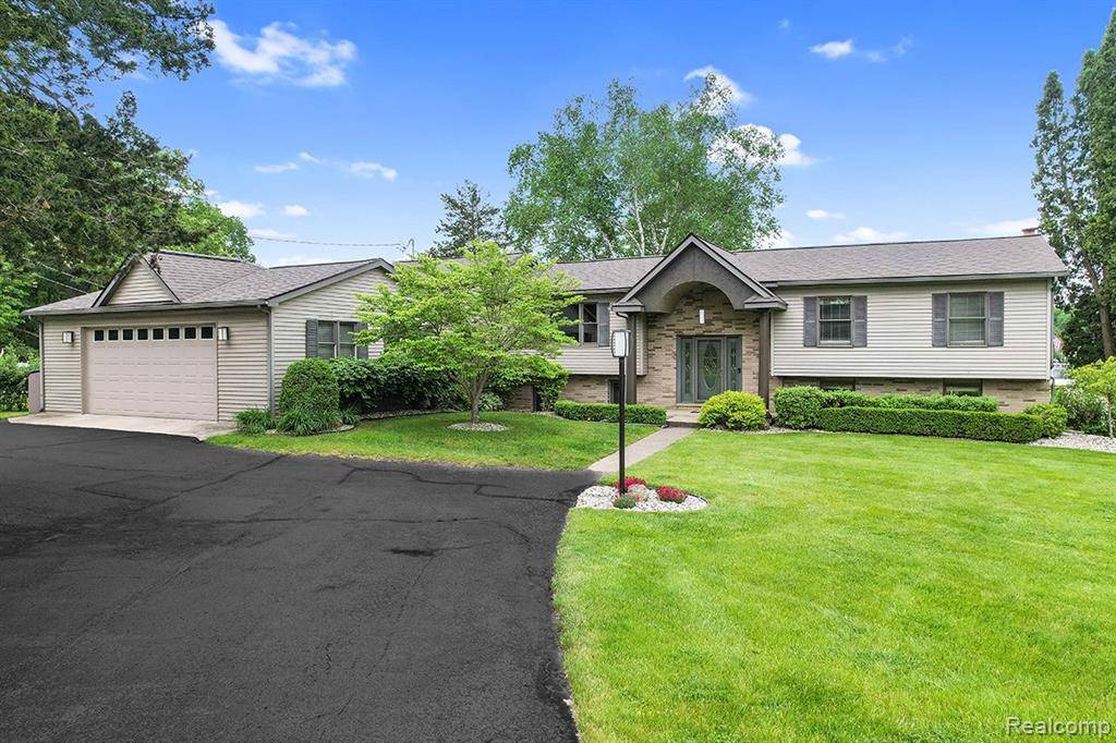 Pinckney, MI 48169 9556,11404 Cedar Bend Drive